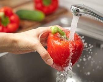 Эксперты советуют не готовить еду с использованием водопроводной воды