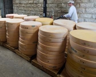 Во Франции украли 4 тонны элитного сыра