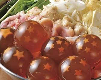 Японский ресторан подает ужин с шарами дракона